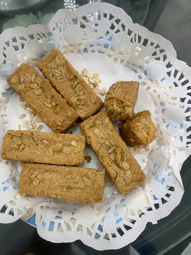 Melt-in-your-mouth gluten free oats shortbread cookies.